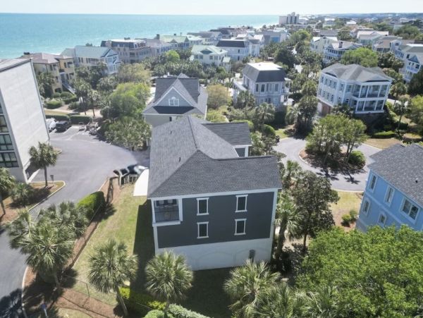 Elegant Beach retreat in Pawleys Island 5-Bedroom Steps to Beach